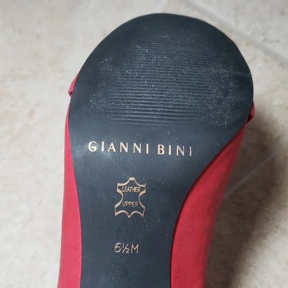 Red High Heels - Picture 7 of 10